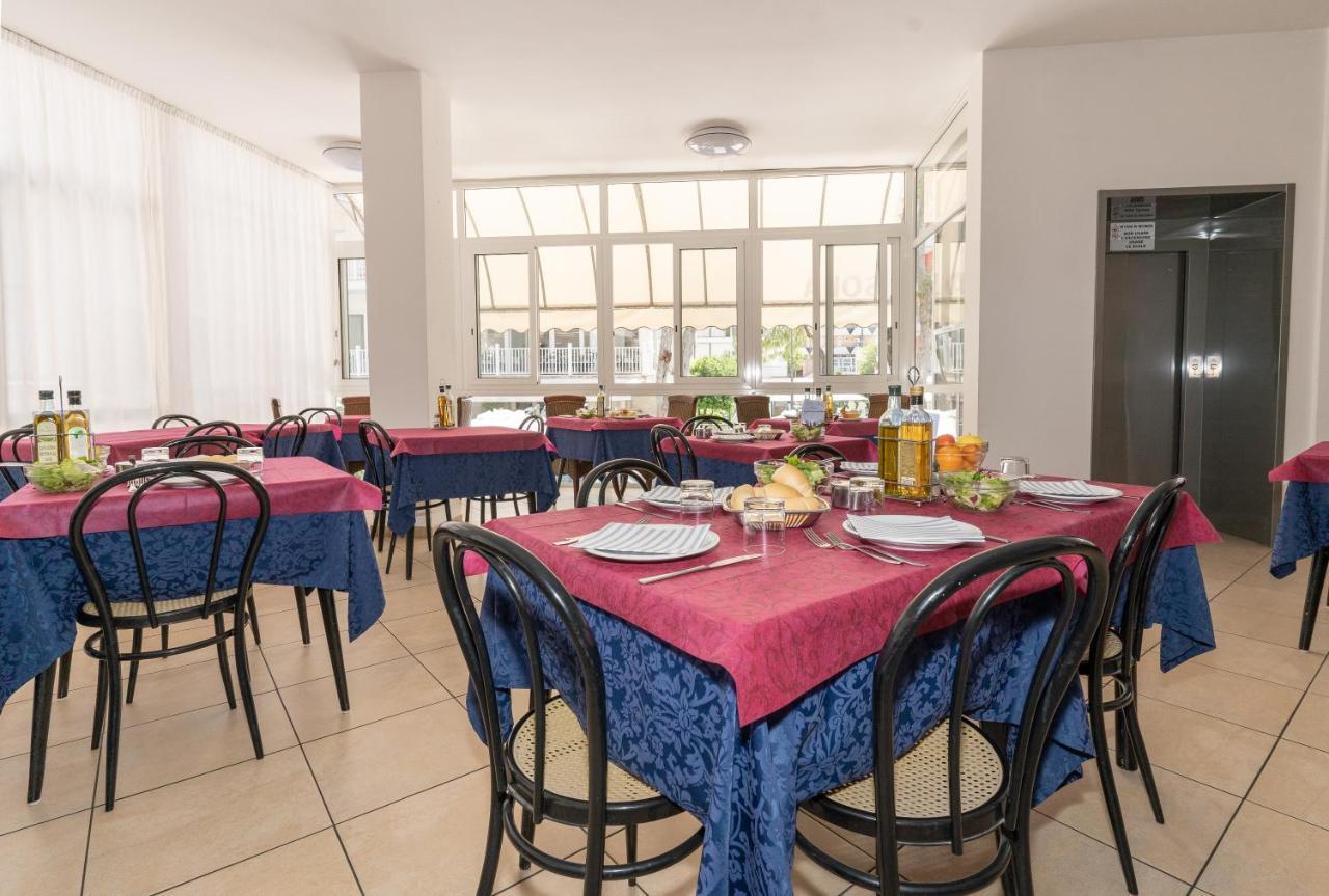 Hotel Villa Isola Ріміні Екстер'єр фото